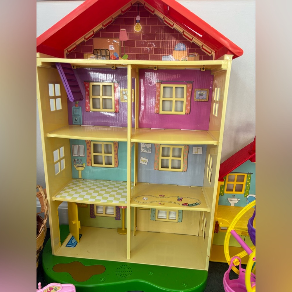 Peppa pig houses and accessories